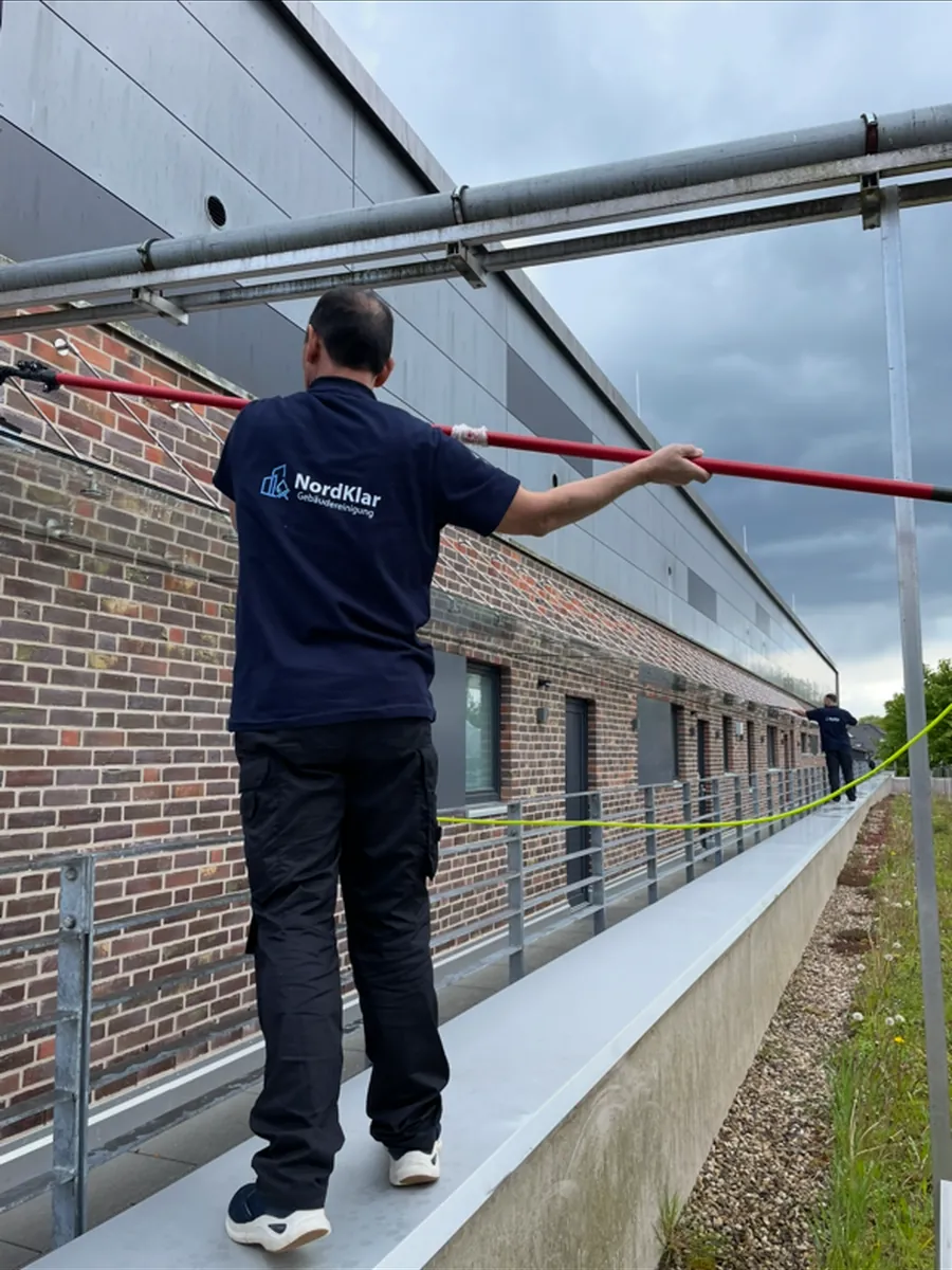 Containerreinigung in Hamburg – NordKlar Gebäudereinigung